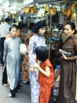 Áo dài thời 'cô Ba Sài Gòn': Trăn trở tìm người nối nghiệp, ai còn may áo dài?