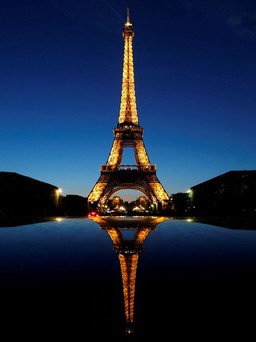 Du khách đến Paris mùa thu này sẽ phải... 'đi ngủ sớm'