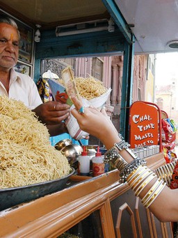 Bạn có tin được món ăn vặt này lại là 'báu vật quốc gia' của Ấn Độ?