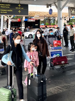 Hôm nay, sân bay Tân Sơn Nhất đón khách kỷ lục sau tết