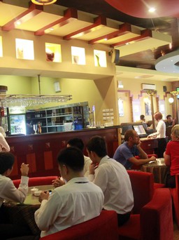 Bán tô phở, nước suối ở sân bay đắt hơn gấp đôi nhưng doanh nghiệp vẫn lỗ