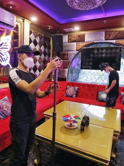 Từ 0 giờ ngày 8.4, Hà Nội cho mở cửa bar, massage và karaoke