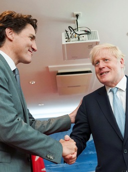 Thủ tướng Anh và Canada tranh luận 'chuyên cơ ai nhỏ hơn'
