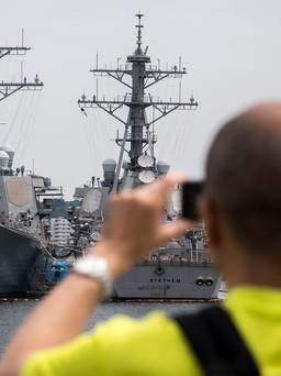Tình tiết mới vụ tàu John McCain phải 'tránh cho khuất mắt' khi ông Trump thăm Nhật