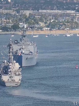 Hải quân Mỹ điều tra vụ hai tàu chiến suýt đâm nhau