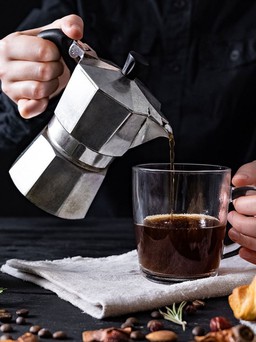 Ngày mới với tin tức sức khỏe: Mắc bệnh thận có được uống cà phê?