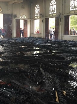 Cháy nhà thờ ở Hà Tĩnh, nhiều tài sản bị thiêu rụi