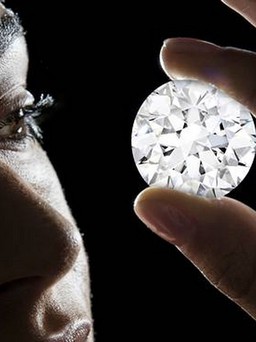 Giá kỷ lục cho viên kim cương hơn 102 carat