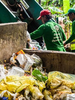 Campuchia cân nhắc cấm rác thải nhựa tại đền Angkor