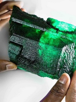 Phát hiện viên ngọc lục bảo 5.655 carat ở Zambia