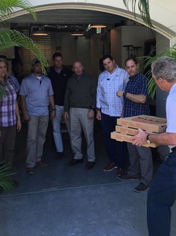 Cựu Tổng thống Bush tặng pizza cho mật vụ thiếu lương vì chính phủ đóng cửa