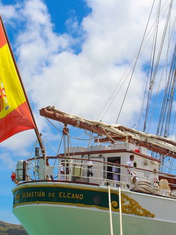 Tàu huấn luyện Tây Ban Nha đến đảo Guam, lặp lại hành trình vòng quanh thế giới 500 năm trước