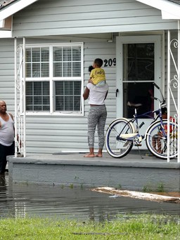Mỹ gấp rút cứu hộ khi bão Ida tàn phá Louisiana