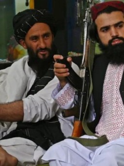 Taliban chỉ đạo lính bớt ăn chơi, chụp selfie