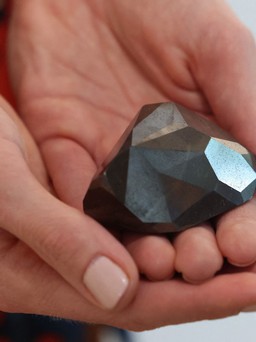 Viên kim cương đen đến từ vũ trụ sắp lên sàn đấu giá