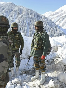 Tuyết lở chôn vùi 7 lính Ấn Độ tuần tra khu vực biên giới với Trung Quốc
