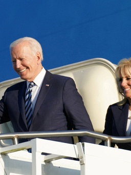 Tổng thống Biden và phu nhân kiếm được 13,74 tỉ đồng/năm