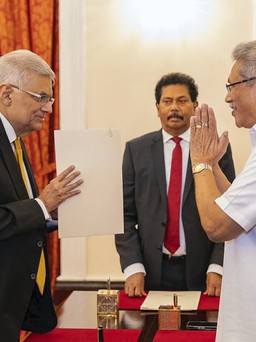 Sri Lanka có thủ tướng mới, cựu thủ tướng bị cấm xuất cảnh