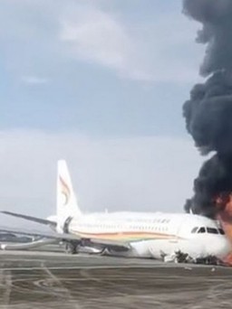 Máy bay bốc cháy khi trượt khỏi đường băng ở Trung Quốc