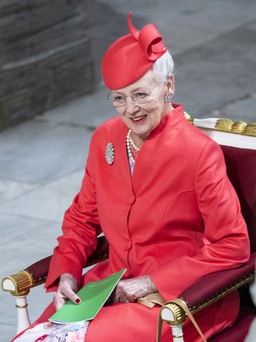 Nữ hoàng Đan Mạch xin lỗi vì thu hồi tước hiệu hoàng gia của cháu