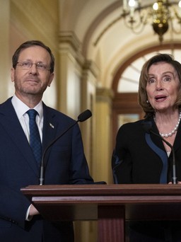 Chủ tịch Hạ viện Mỹ Pelosi ở đâu khi chồng bị tấn công tại nhà?