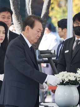 Nhiều nơi ở Hàn Quốc lập bàn thờ cho các nạn nhân vụ giẫm đạp tại Itaewon