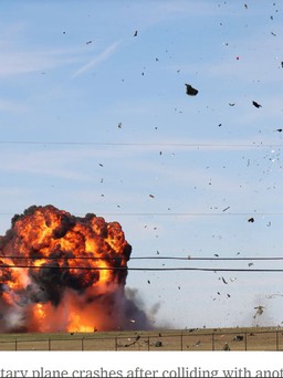 Hai máy bay quân sự Mỹ đâm vào nhau, bốc cháy dữ dội khi trình diễn