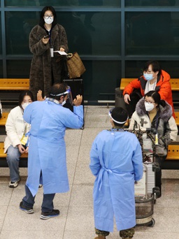 Hàn Quốc truy tìm bệnh nhân Covid-19 người Trung Quốc trốn cách ly