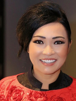 'Hoạn Bà' Lê Khanh, 'Tú Bà' Phương Thanh trên thảm đỏ ra mắt 'Kiều' ở Hà Nội