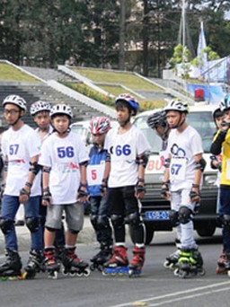 150 bạn trẻ tham gia giải đua và biểu diễn patin, ván trượt