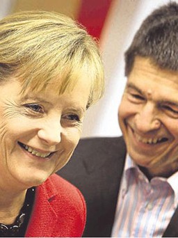Người đàn ông lặng lẽ bên Thủ tướng Đức Angela Merkel