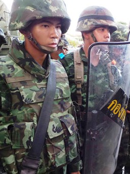 Thái Lan sẽ dỡ bỏ thiết quân luật