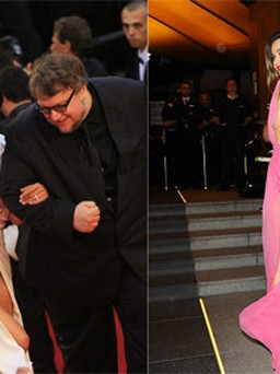 Miranda Kerr suýt lộ hàng, Sophie Marceau gặp sự cố trên thảm đỏ Cannes