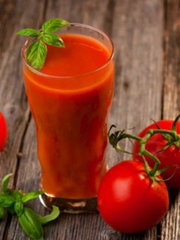 Giảm triệu chứng mãn kinh nhờ nước ép cà chua