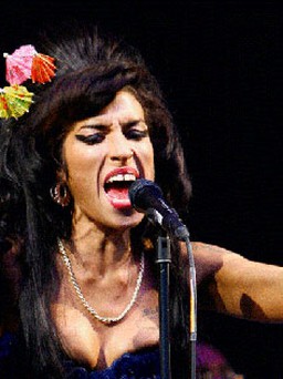 Amy Winehouse và những bí ẩn gây tranh cãi