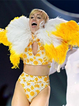 Hiệp hội phụ huynh Mỹ phản đối 'gái hư' Miley Cyrus dẫn chương trình VMAs