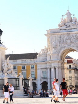 Du hí với xe tuk tuk tại Lisboa