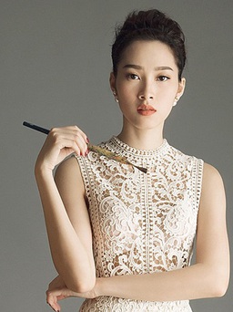 Hoa hậu Đặng Thu Thảo gợi cảm với váy xuyên thấu