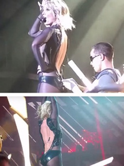Diễn sung, Britney Spears bung khóa áo trên sân khấu