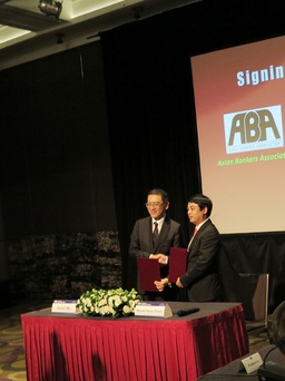 Lễ ký kết Biên bản ghi nhớ giữa Hiệp hội ngân hàng Châu Á và Hiệp hội ngân hàng Việt Nam