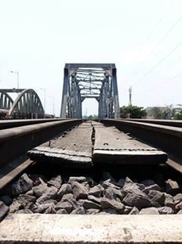 Cận cảnh những cây cầu sắt 'cô đơn' ở Sài Gòn sau vụ sập cầu Ghềnh
