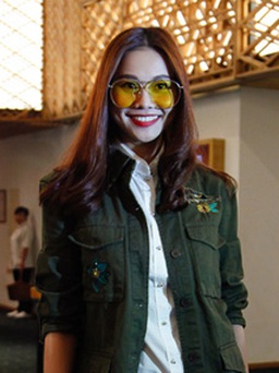 Thanh Hằng mặc đơn giản dự buổi ra mắt Vietnam International Fashion Week 2016