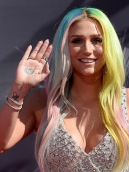 Nữ ca sĩ Kesha vẫn không được tòa án bênh vực