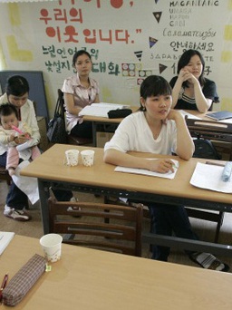 NGO Hàn Quốc tổ chức cho cô dâu Việt về thăm nhà miễn phí