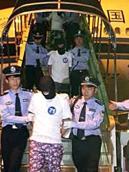 Malaysia trục xuất nghi phạm Đài Loan về Trung Quốc: Quả lắc đung đưa