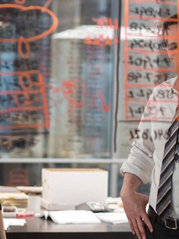Ngừng làm 'Người dơi', Ben Affleck hóa thân thành thần đồng toán học