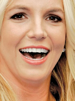 Britney Spears trở lại với album Glory