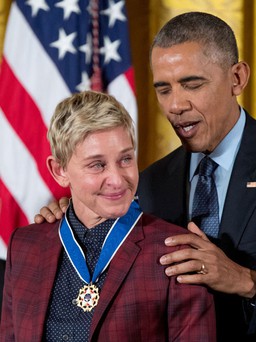 MC đồng tính Ellen DeGeneres nhận Huân chương Tự do từ tổng thống Mỹ