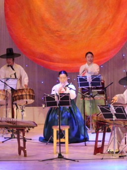Đoàn nghệ thuật Hàn Quốc biểu diễn tại TP.HCM