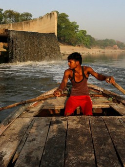 Ấn Độ cấm xả thải xuống sông Hằng